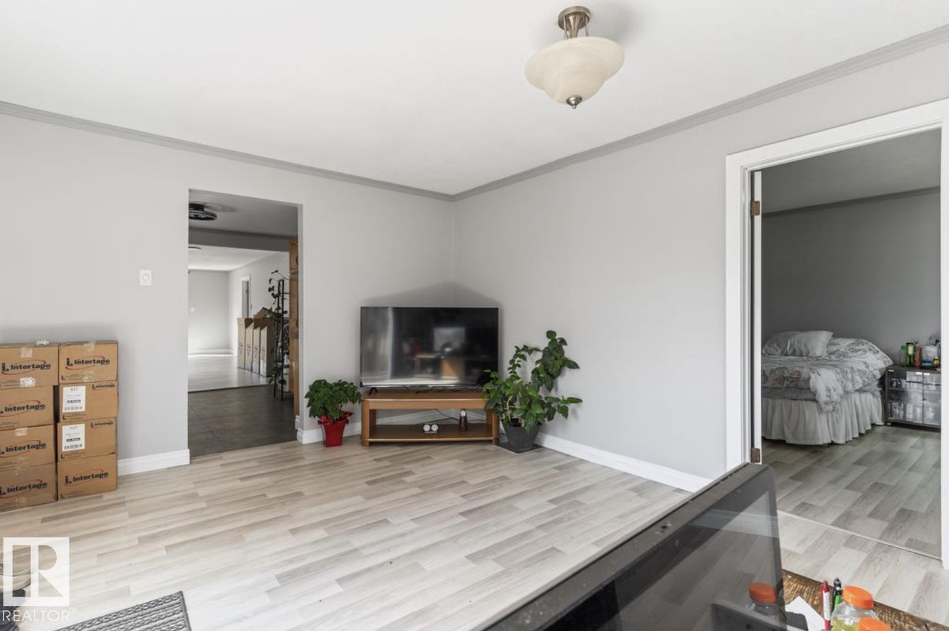 5409 45 St Property Photo 10