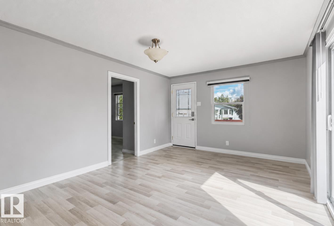 5409 45 St Property Photo 12