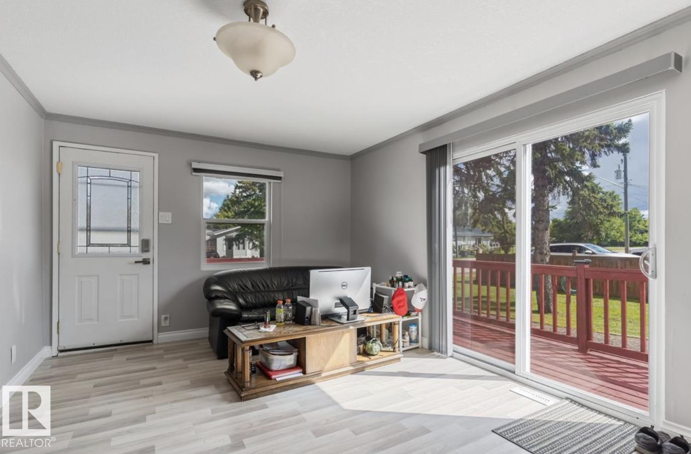 5409 45 St Property Photo 14