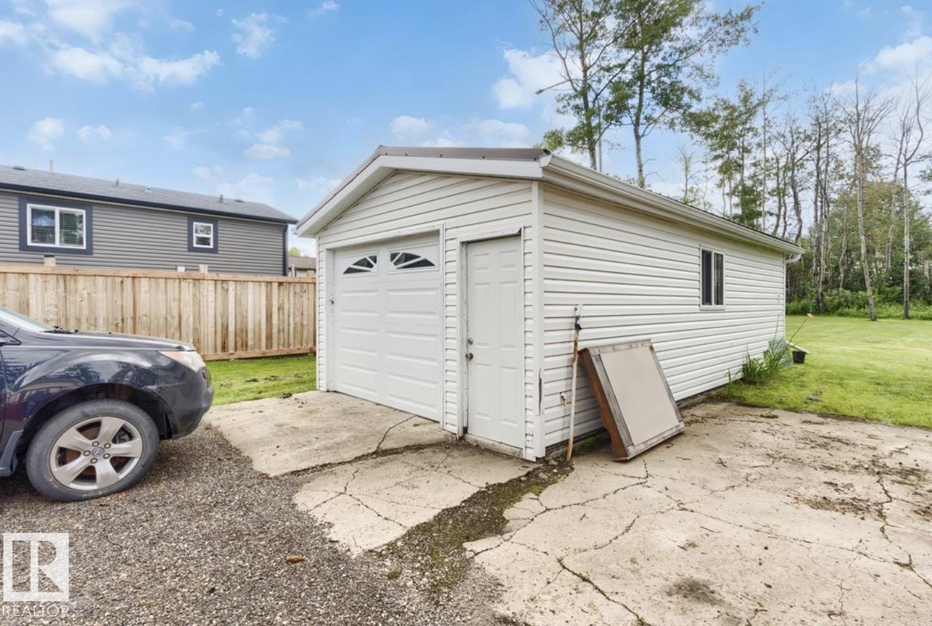 5409 45 St Property Photo 44