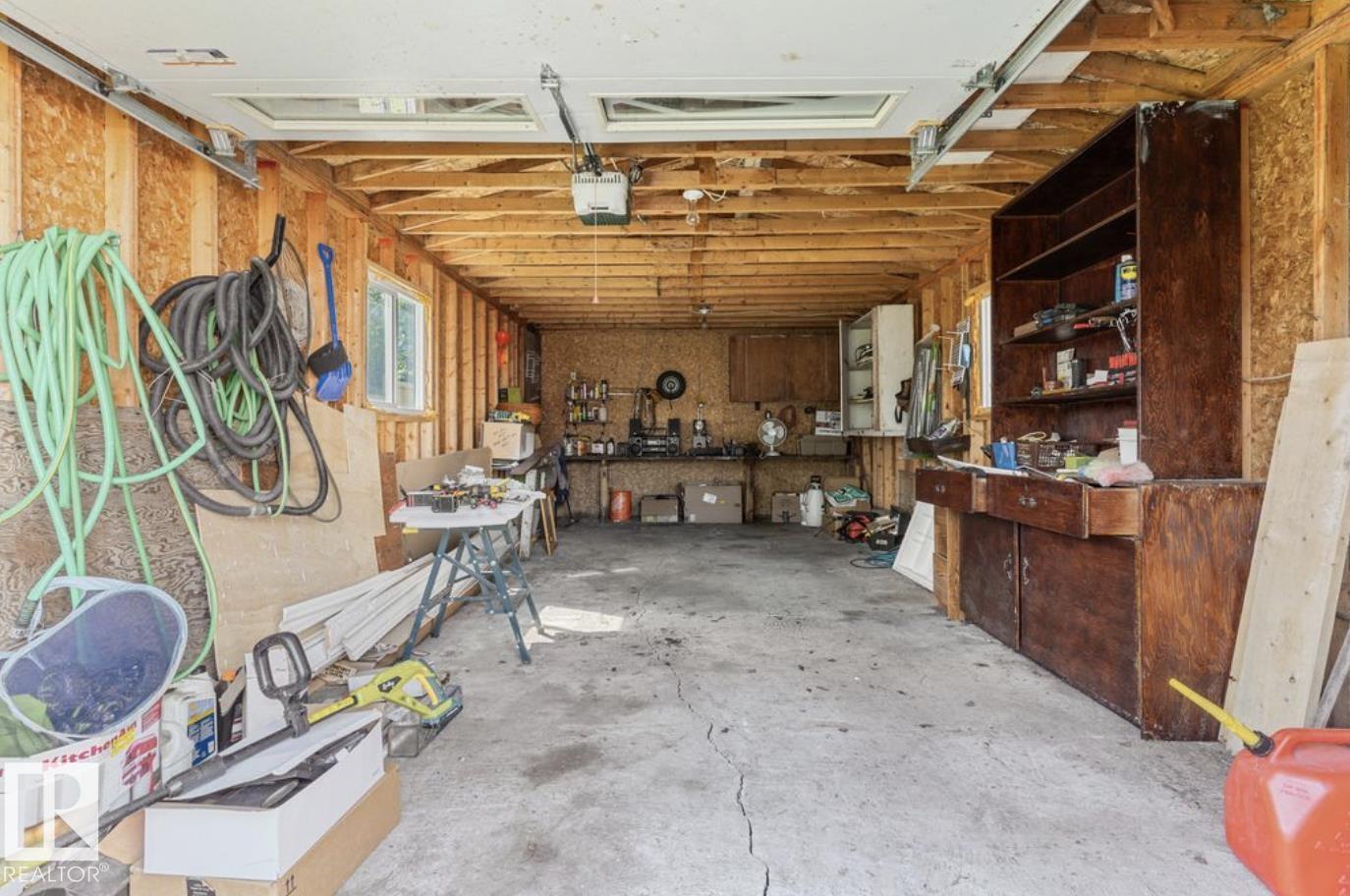 5409 45 St Property Photo 45