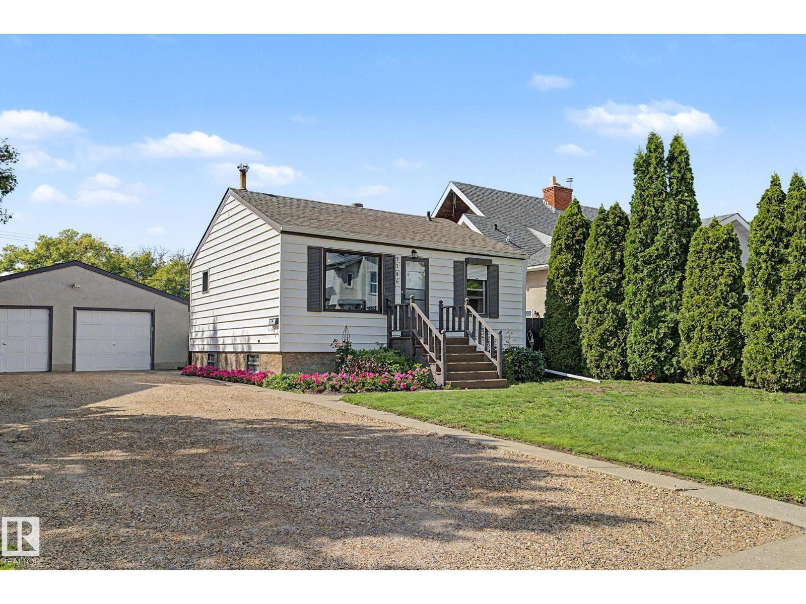 9706 159 St Nw Property Photo 3