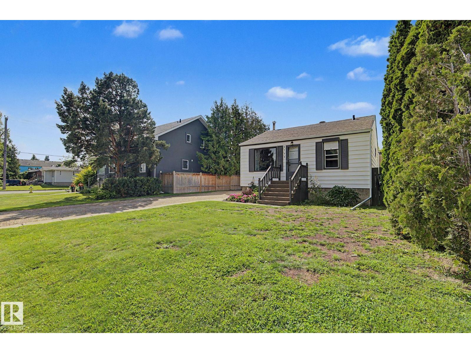 9706 159 St Nw Property Photo 4