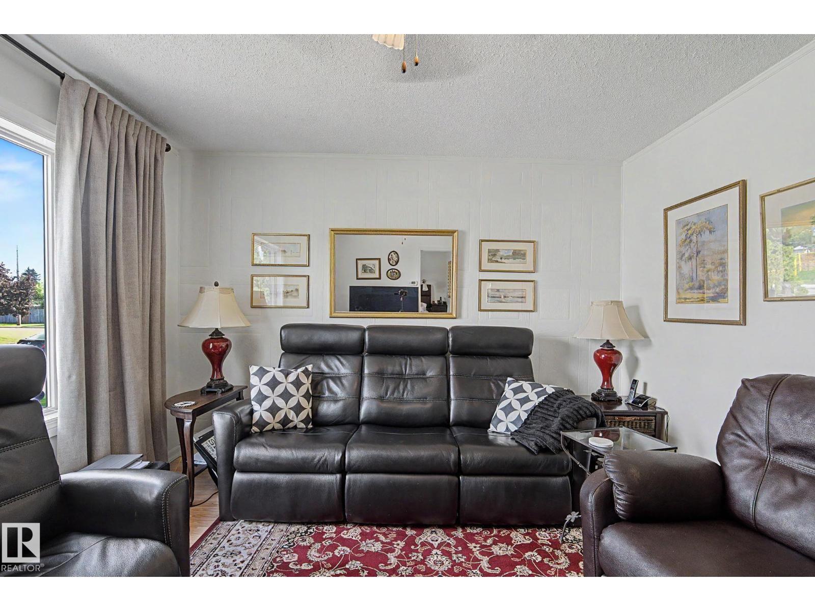 9706 159 St Nw Property Photo 7