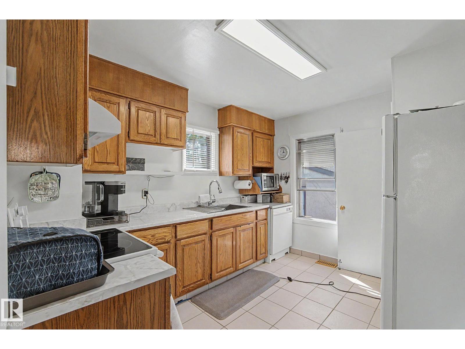 9706 159 St Nw Property Photo 12