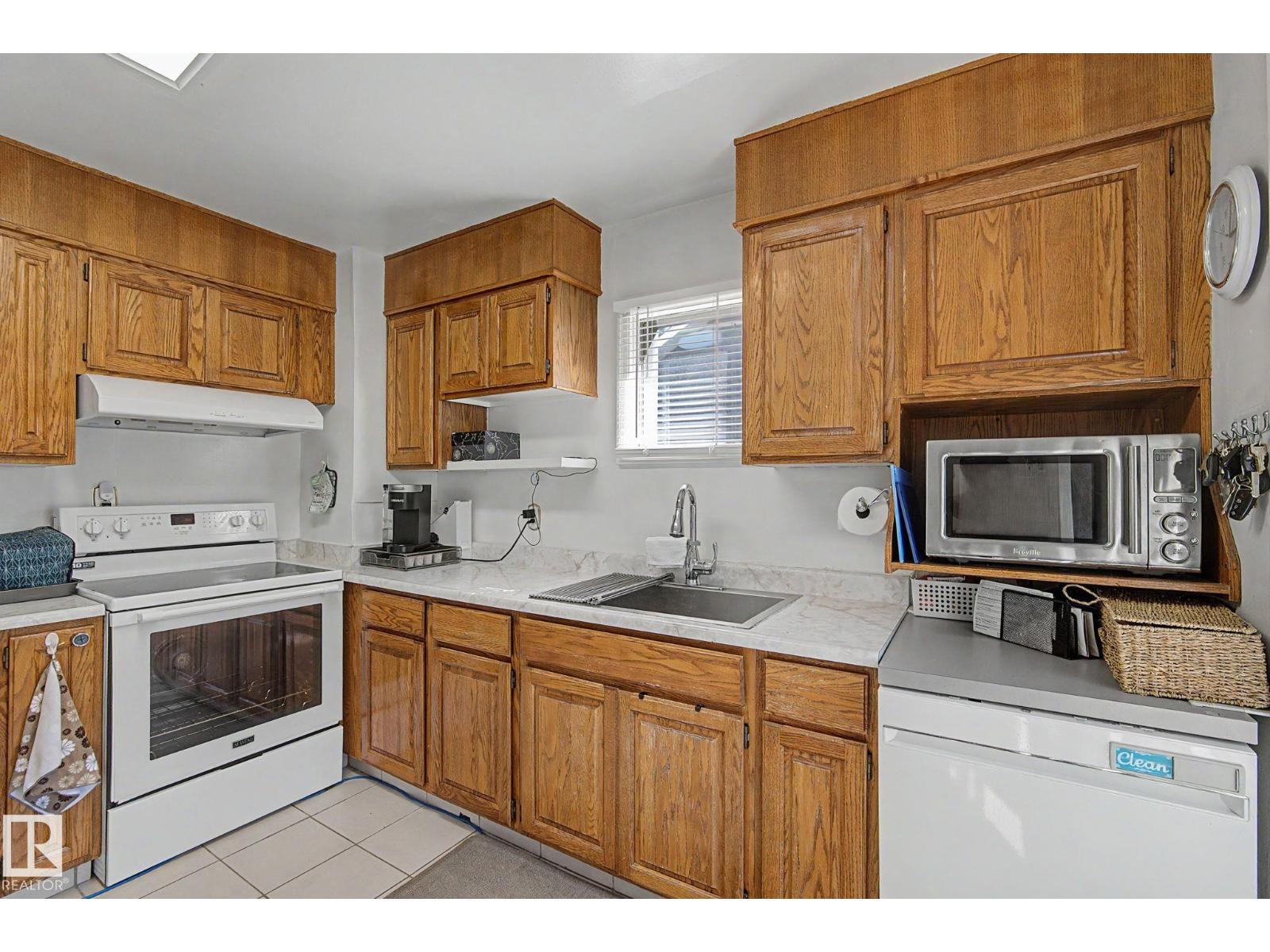 9706 159 St Nw Property Photo 13