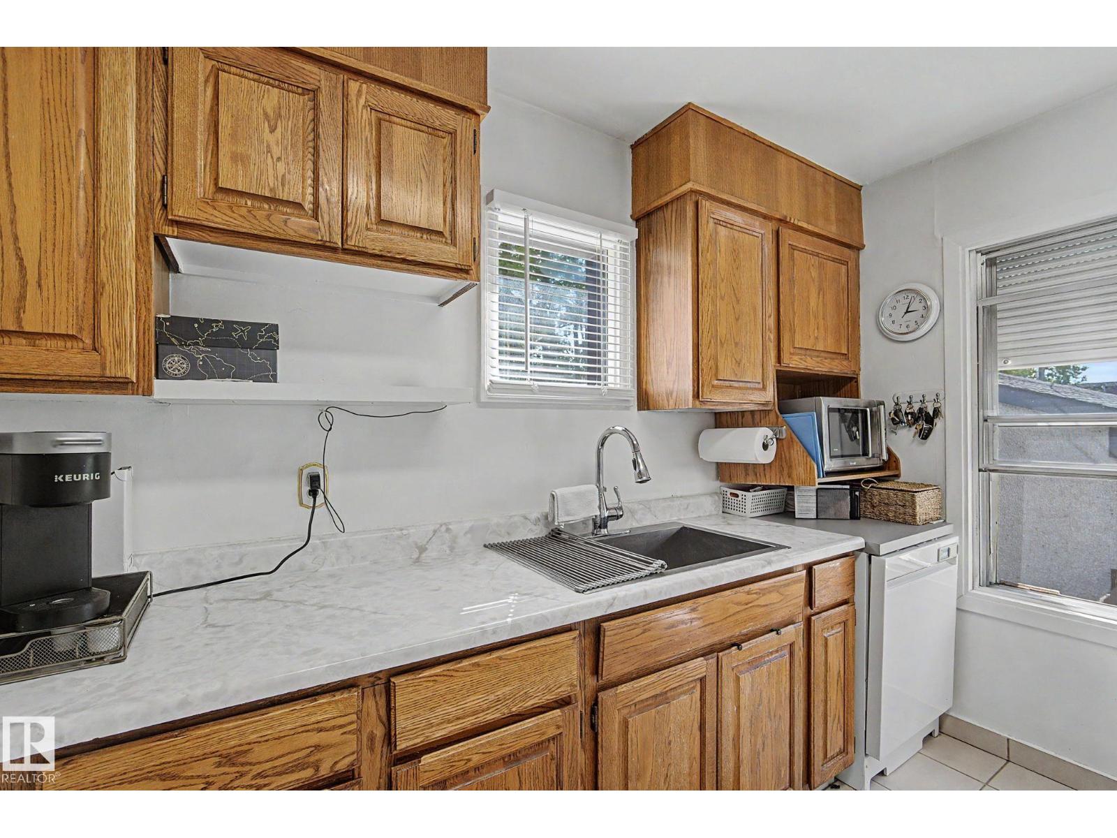 9706 159 St Nw Property Photo 15