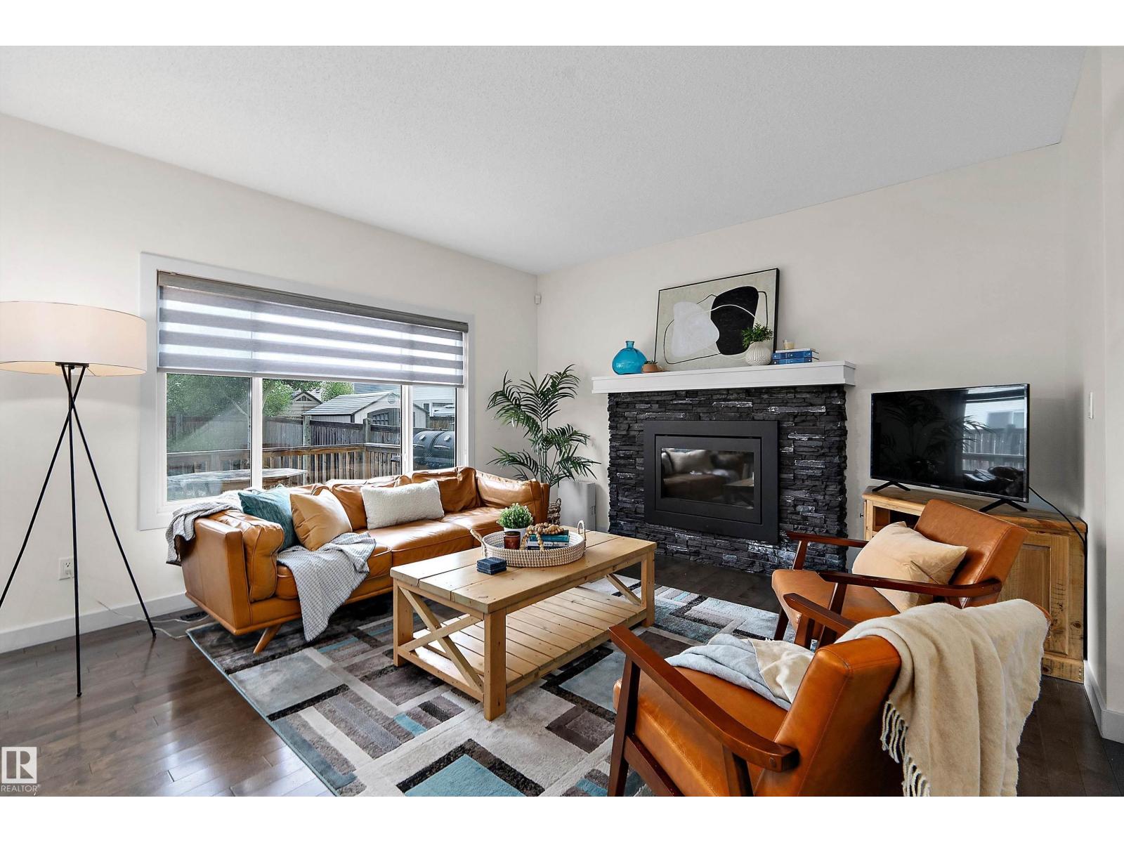 15832 11 Av Sw Property Photo 4
