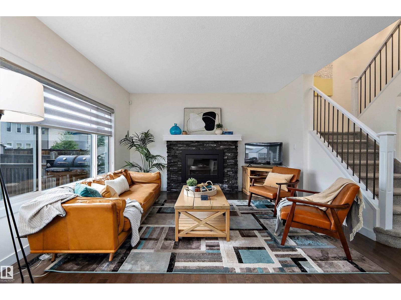 15832 11 Av Sw Property Photo 5