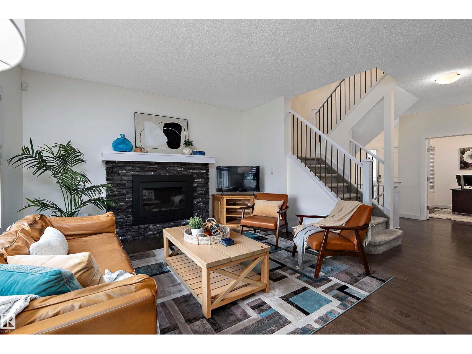 15832 11 Av Sw Property Photo 6