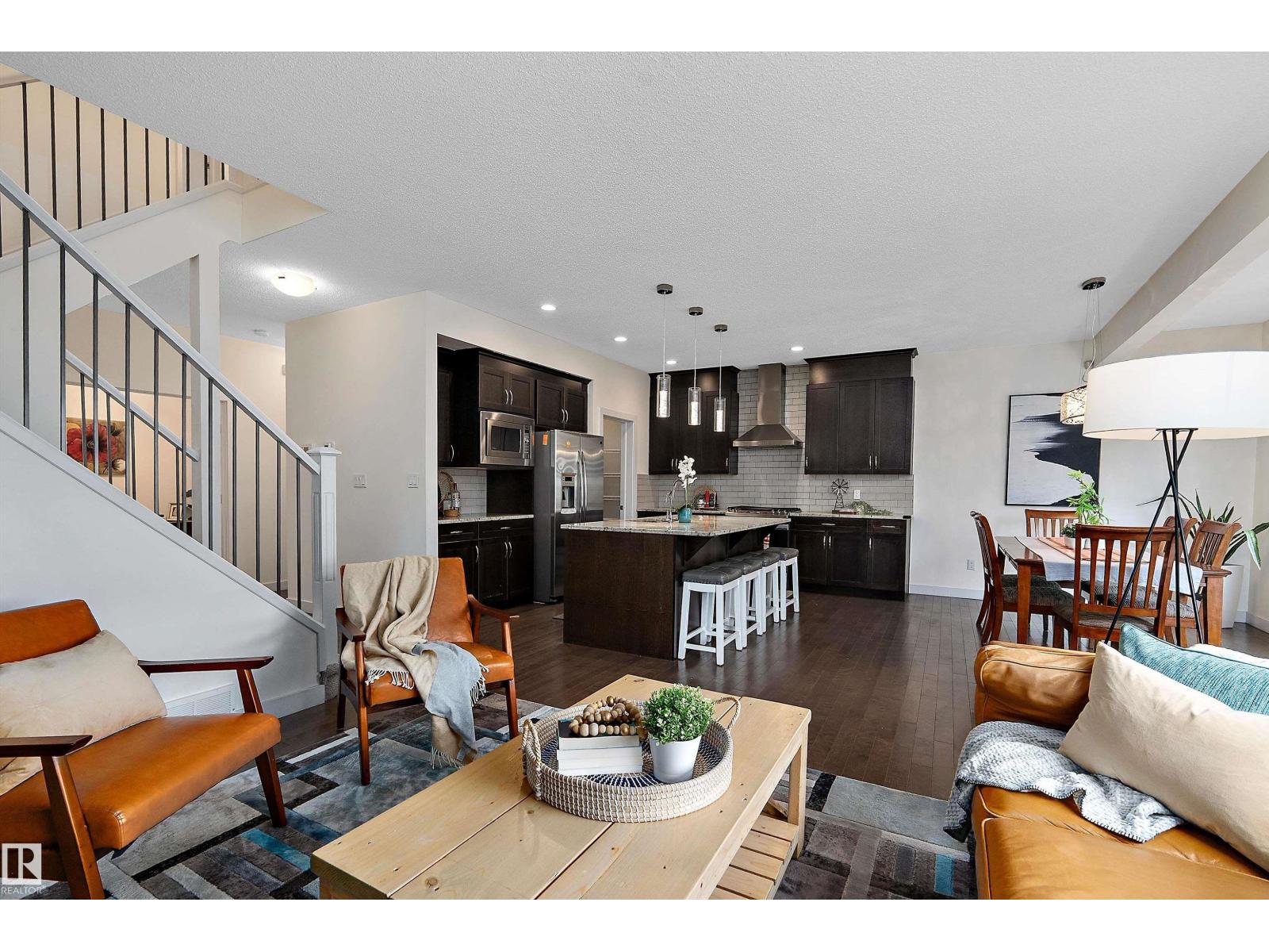 15832 11 Av Sw Property Photo 7