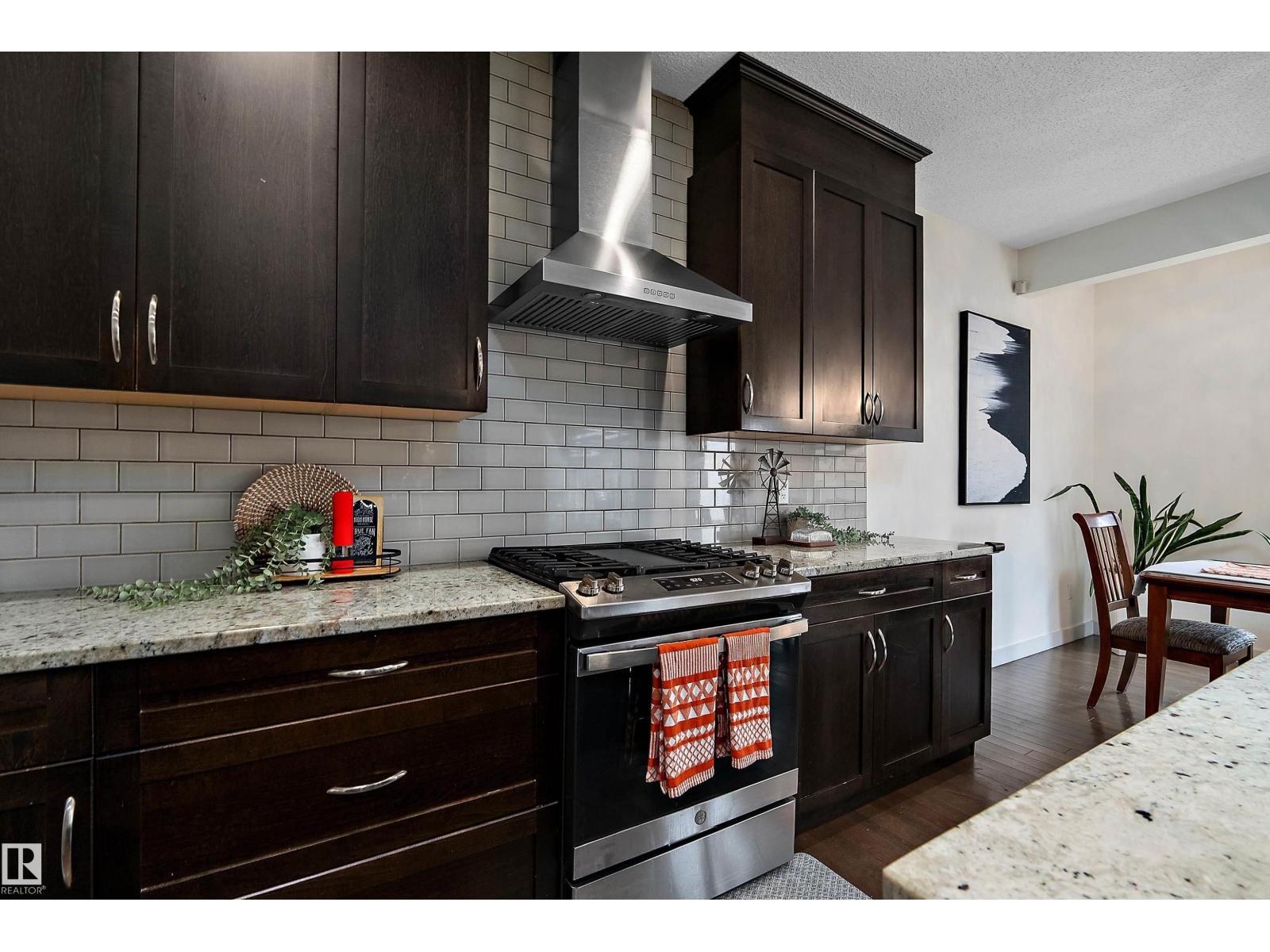 15832 11 Av Sw Property Photo 14