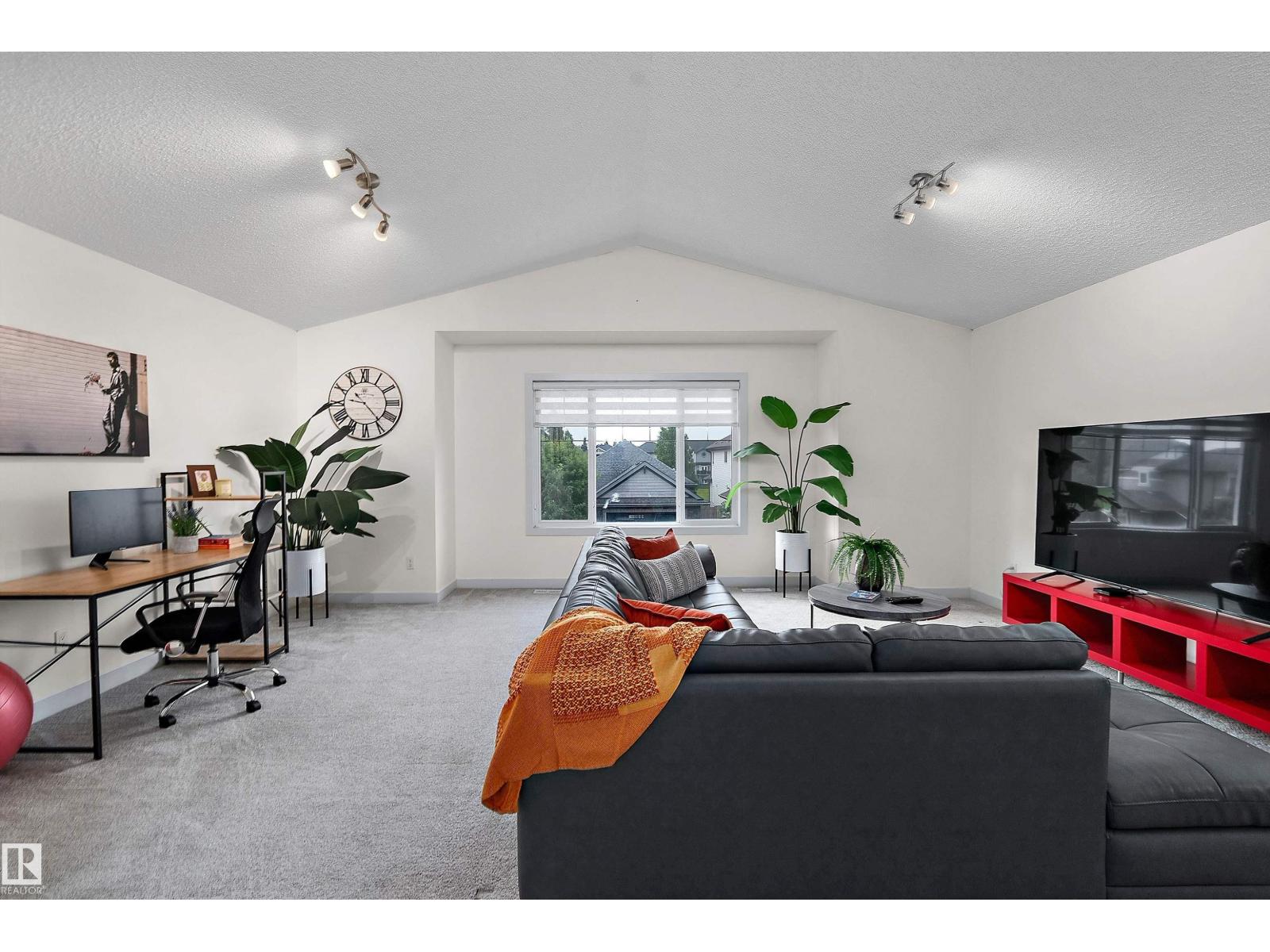 15832 11 Av Sw Property Photo 20