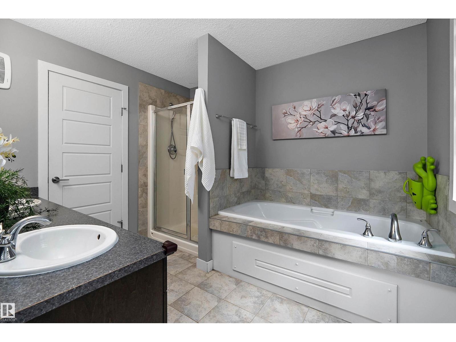 15832 11 Av Sw Property Photo 35