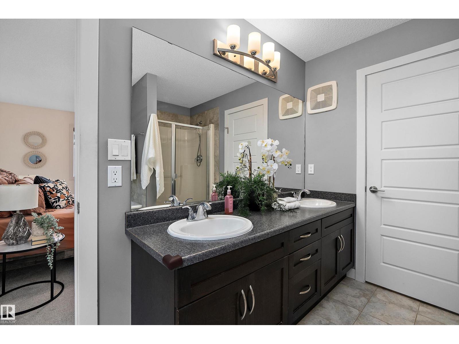 15832 11 Av Sw Property Photo 37