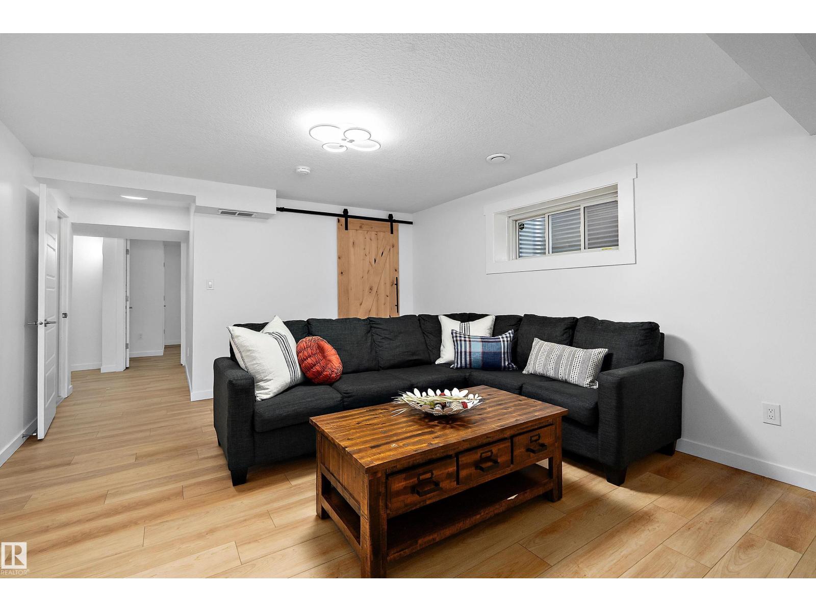 15832 11 Av Sw Property Photo 38