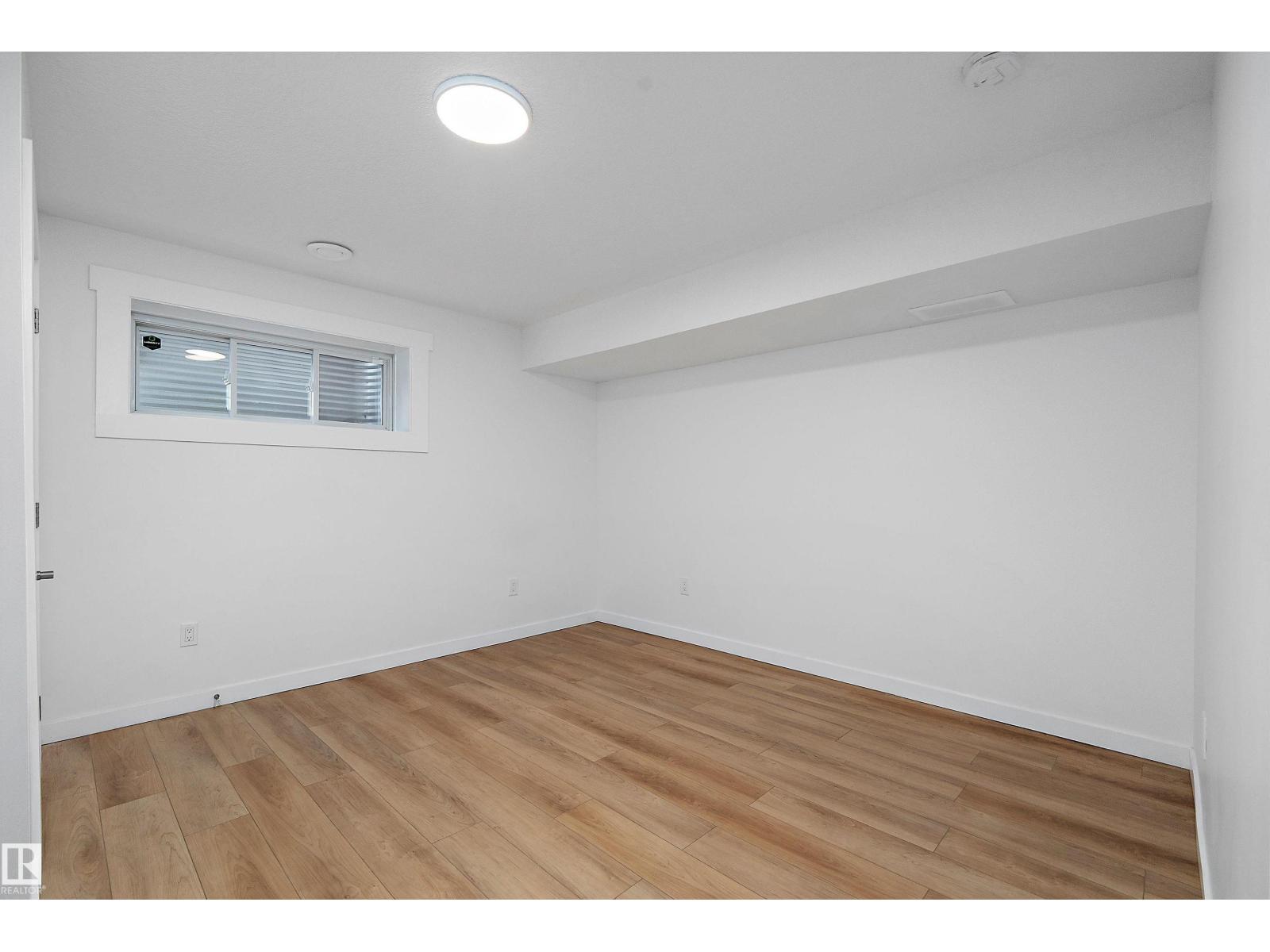 15832 11 Av Sw Property Photo 40