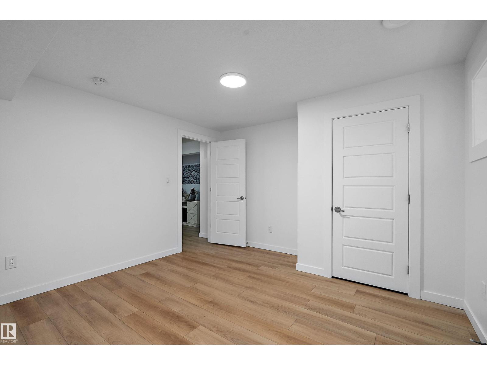 15832 11 Av Sw Property Photo 41