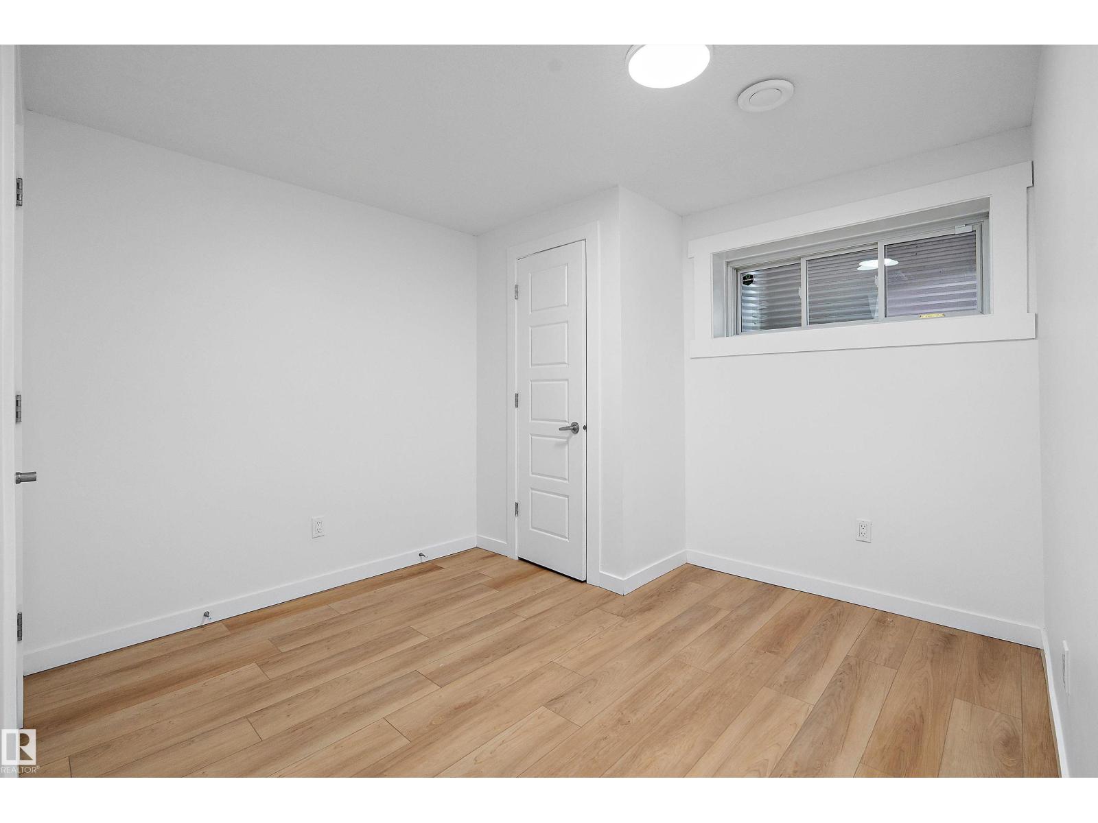 15832 11 Av Sw Property Photo 43