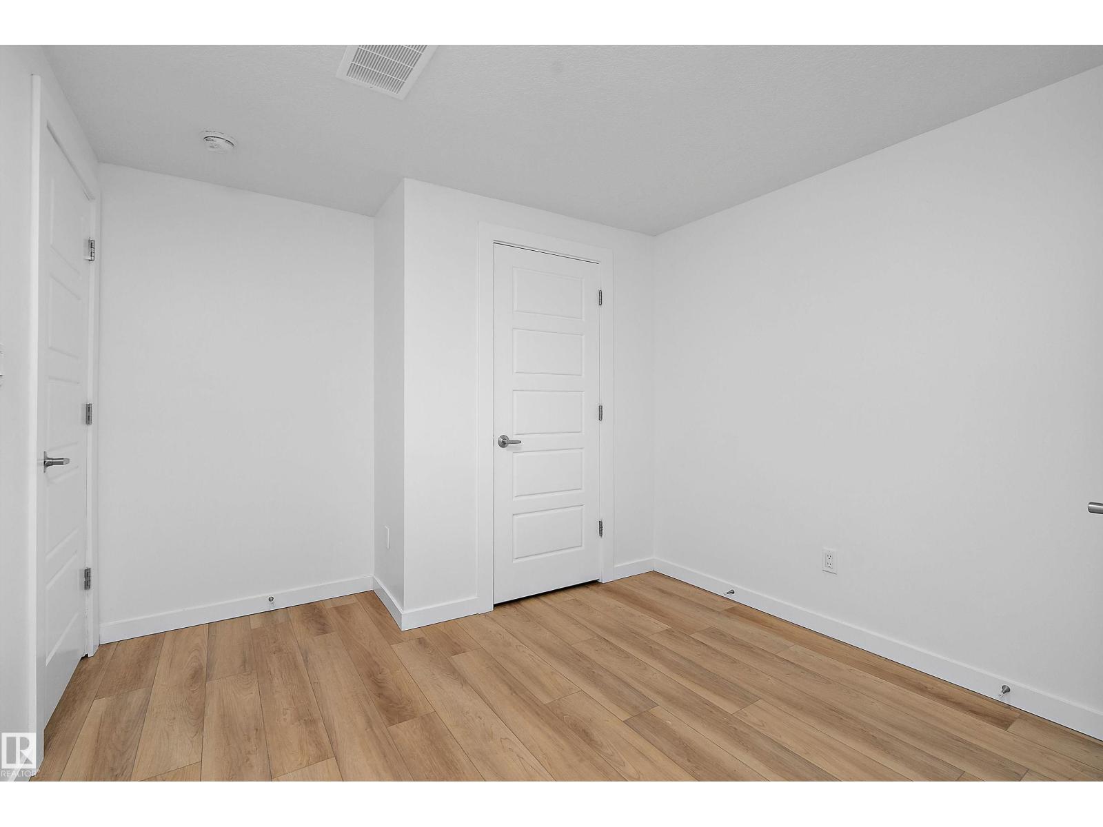 15832 11 Av Sw Property Photo 44