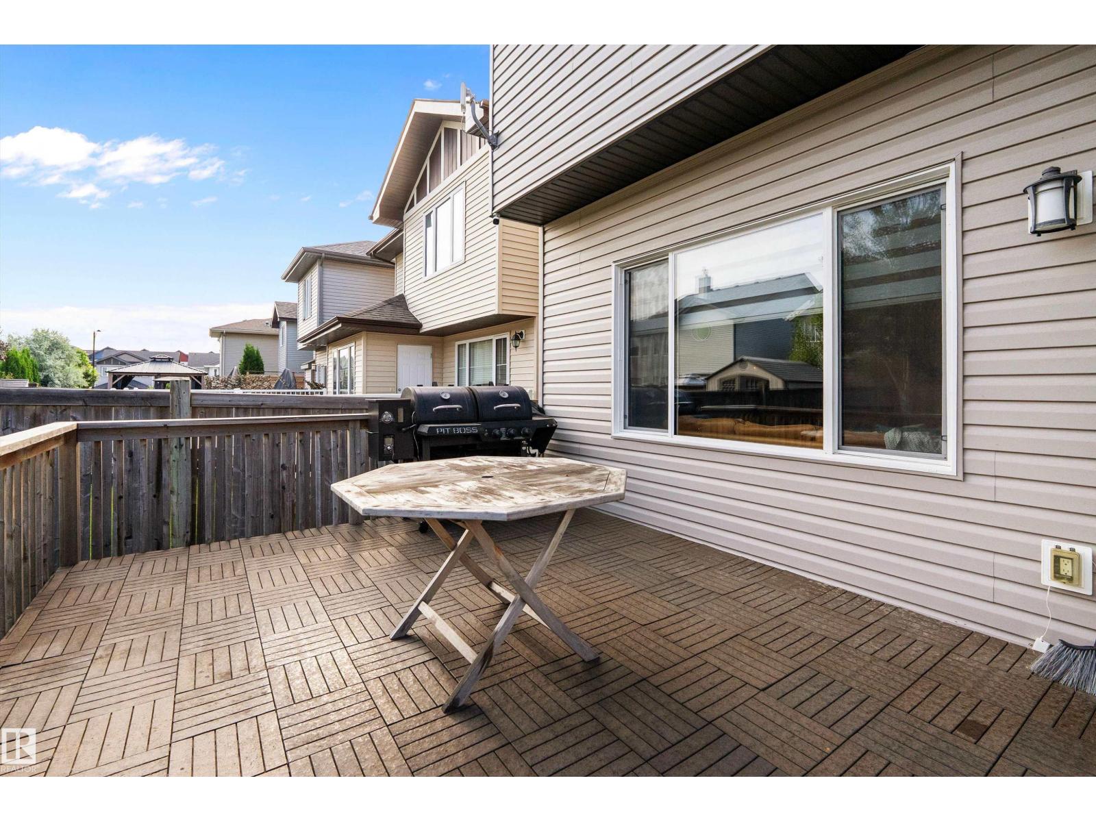 15832 11 Av Sw Property Photo 51