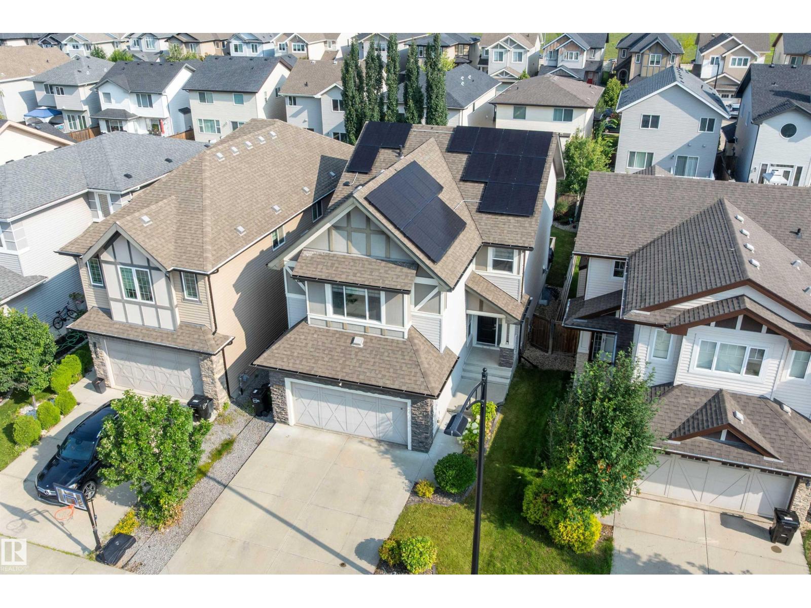 15832 11 Av Sw Property Photo 54