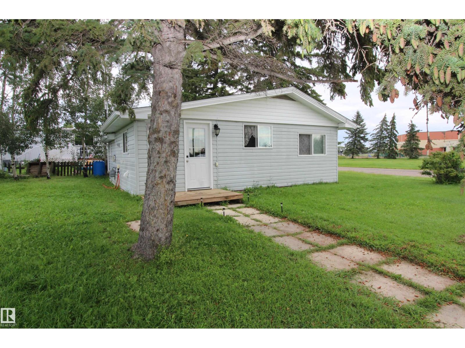 5404 52 ST Property Photo 1