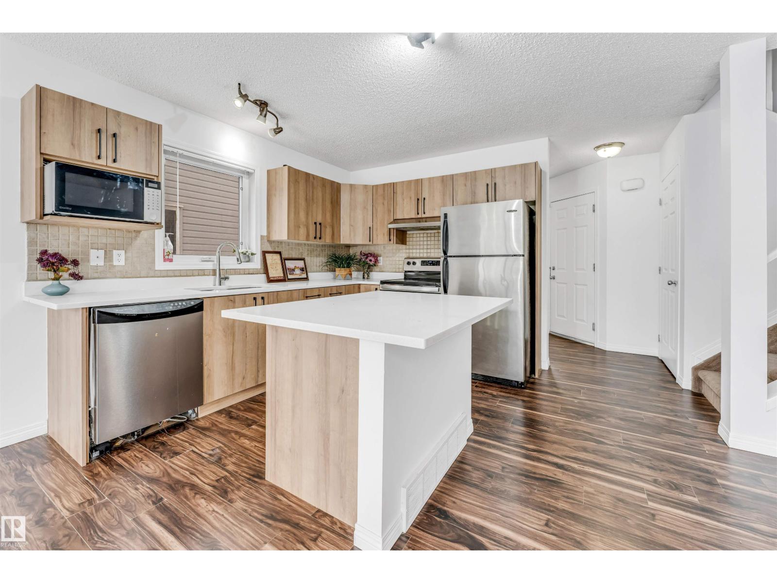 96 4350 23 St Nw Property Photo 4