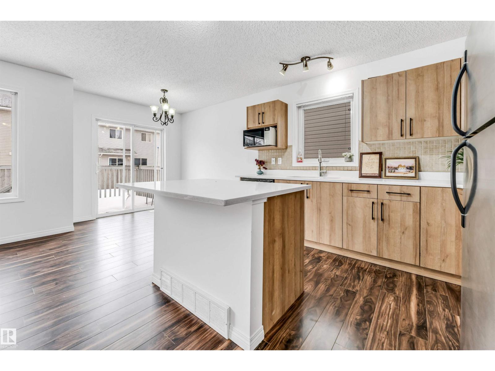 96 4350 23 St Nw Property Photo 5
