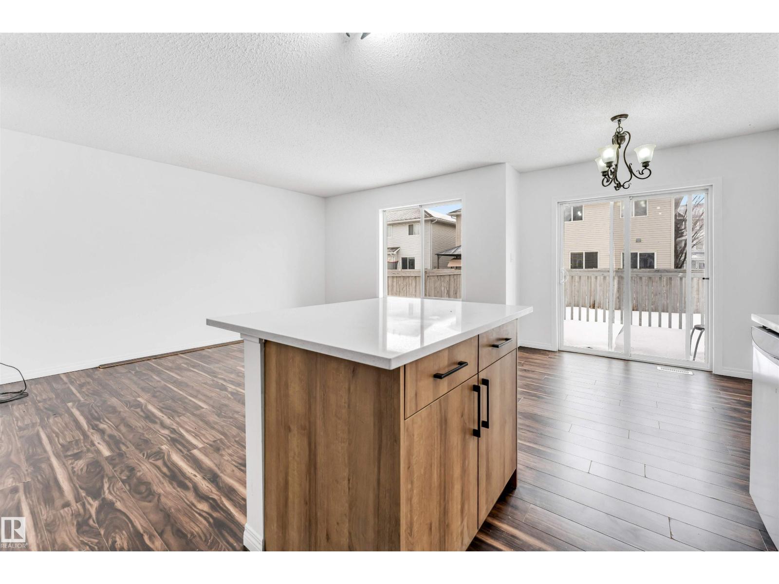 96 4350 23 St Nw Property Photo 8