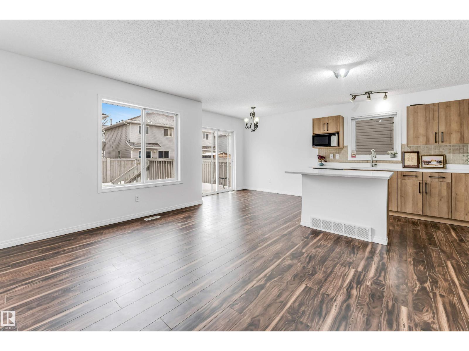 96 4350 23 St Nw Property Photo 10