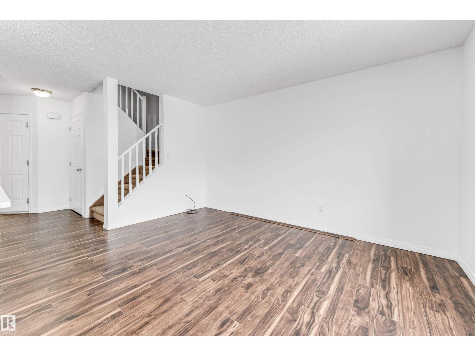96 4350 23 St Nw Property Photo 26