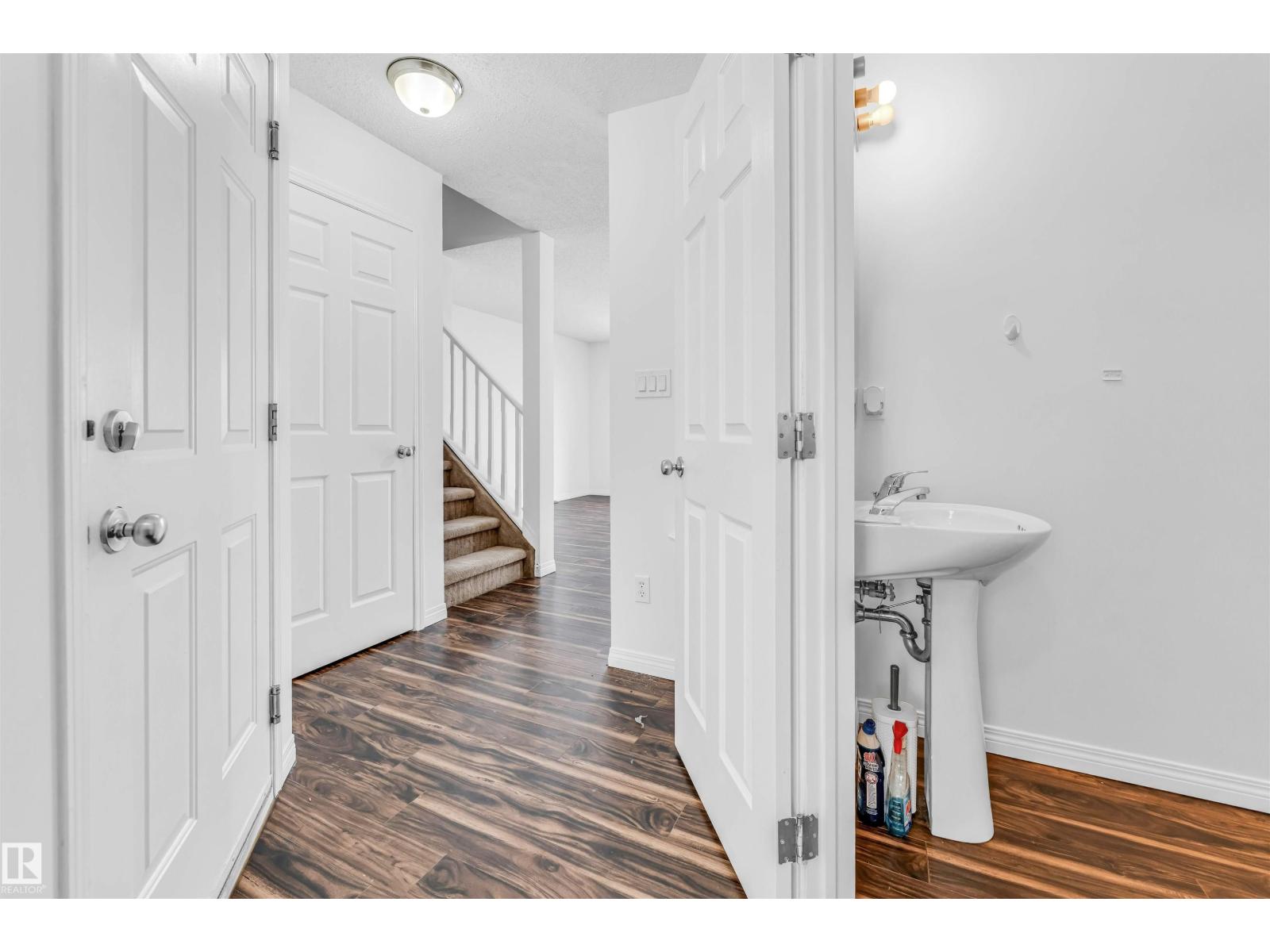 96 4350 23 St Nw Property Photo 27