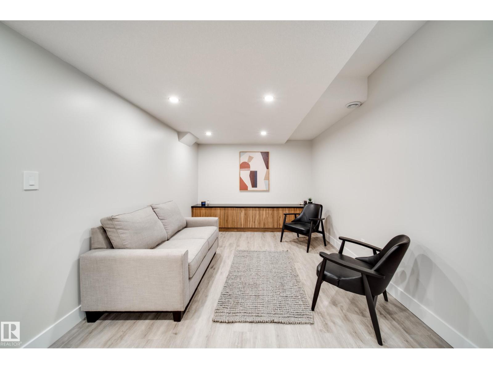 9625 101 St Nw Property Photo 45