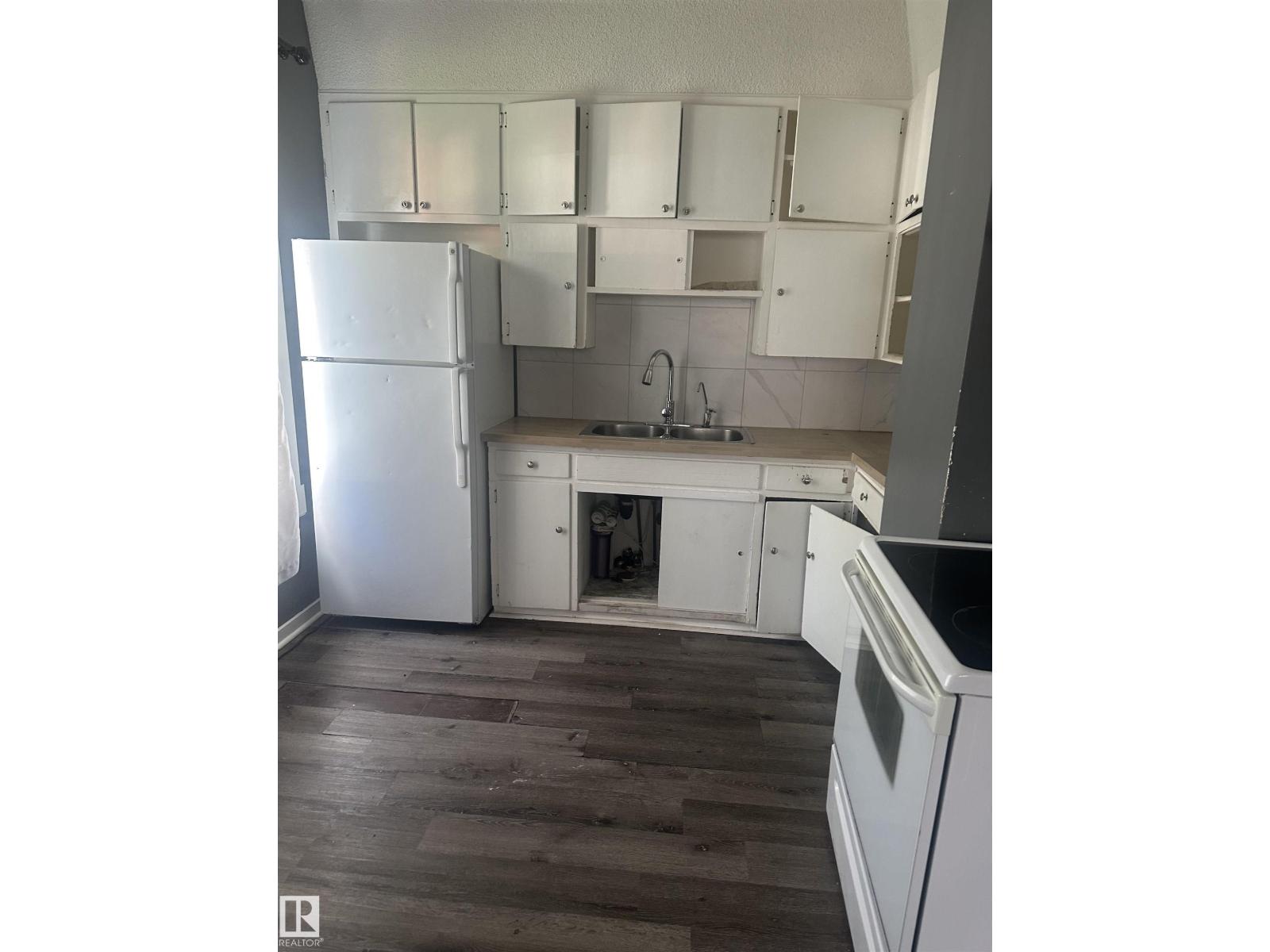 11618 89 St Nw Nw Property Photo 2