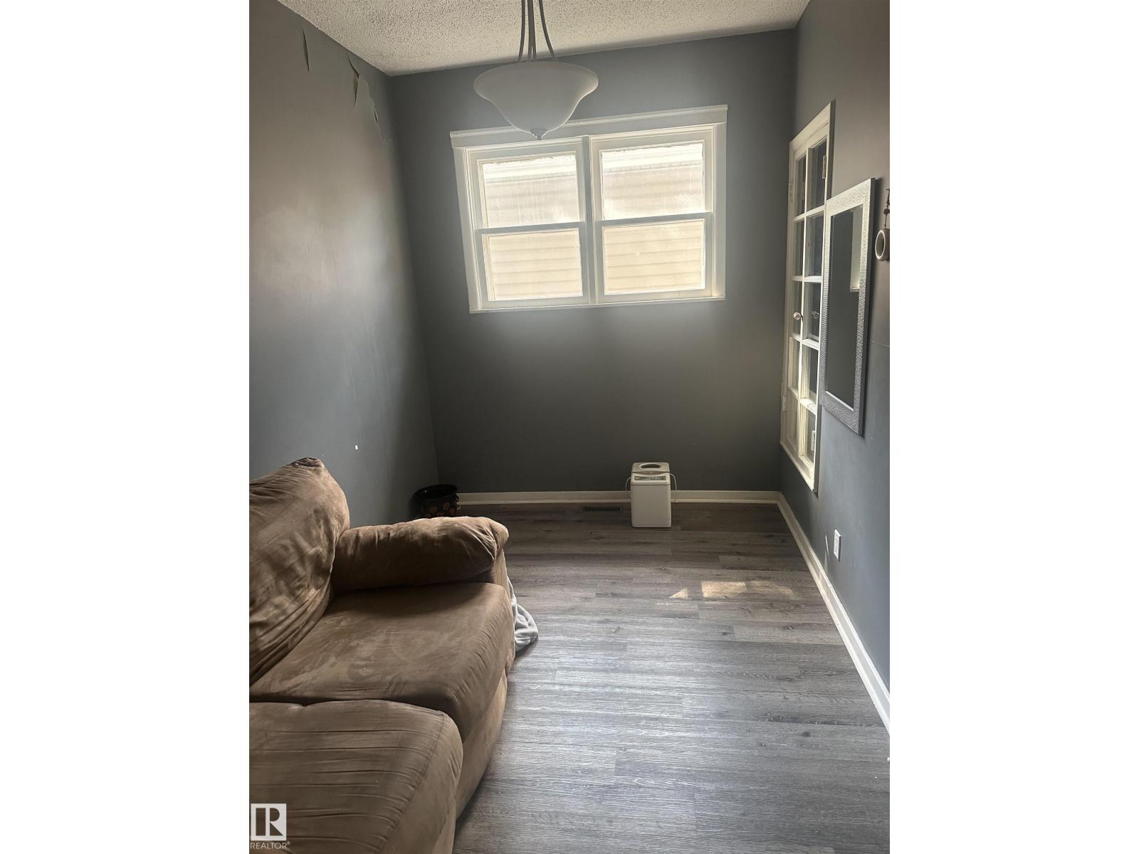 11618 89 St Nw Nw Property Photo 3