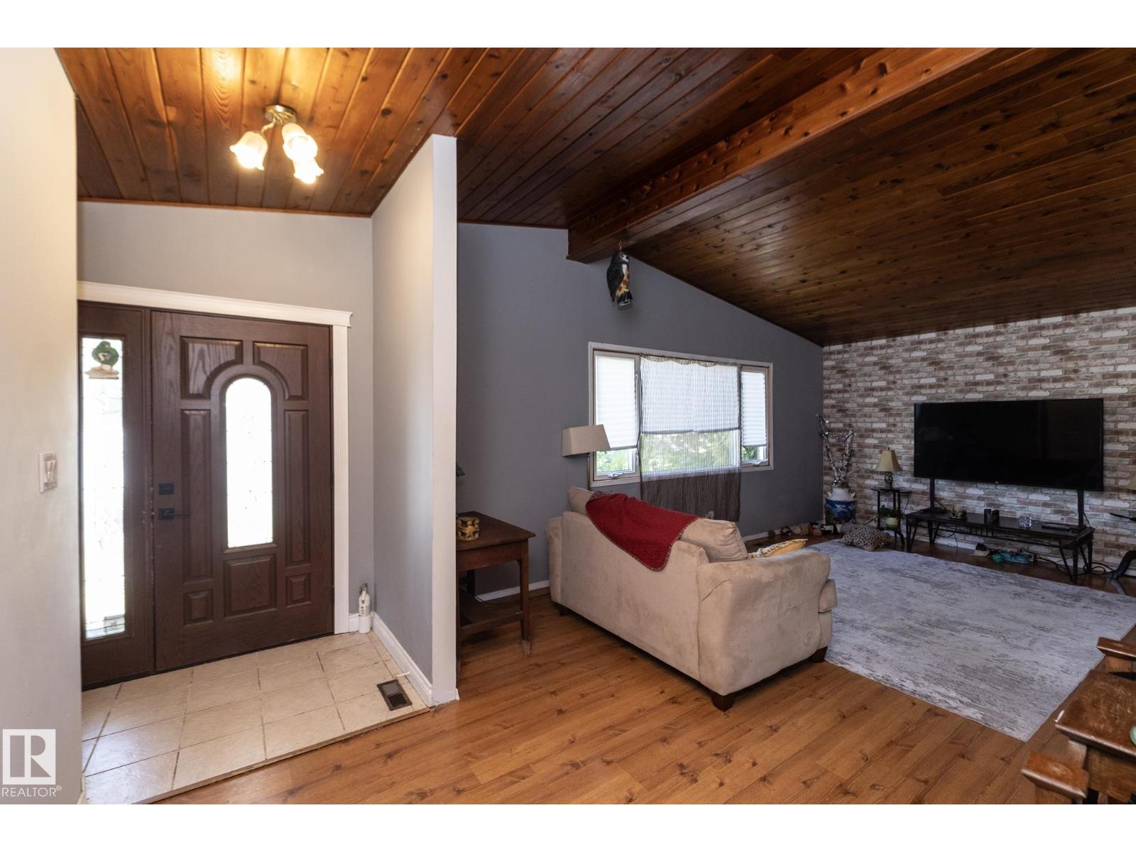 3608 44 St Property Photo 2