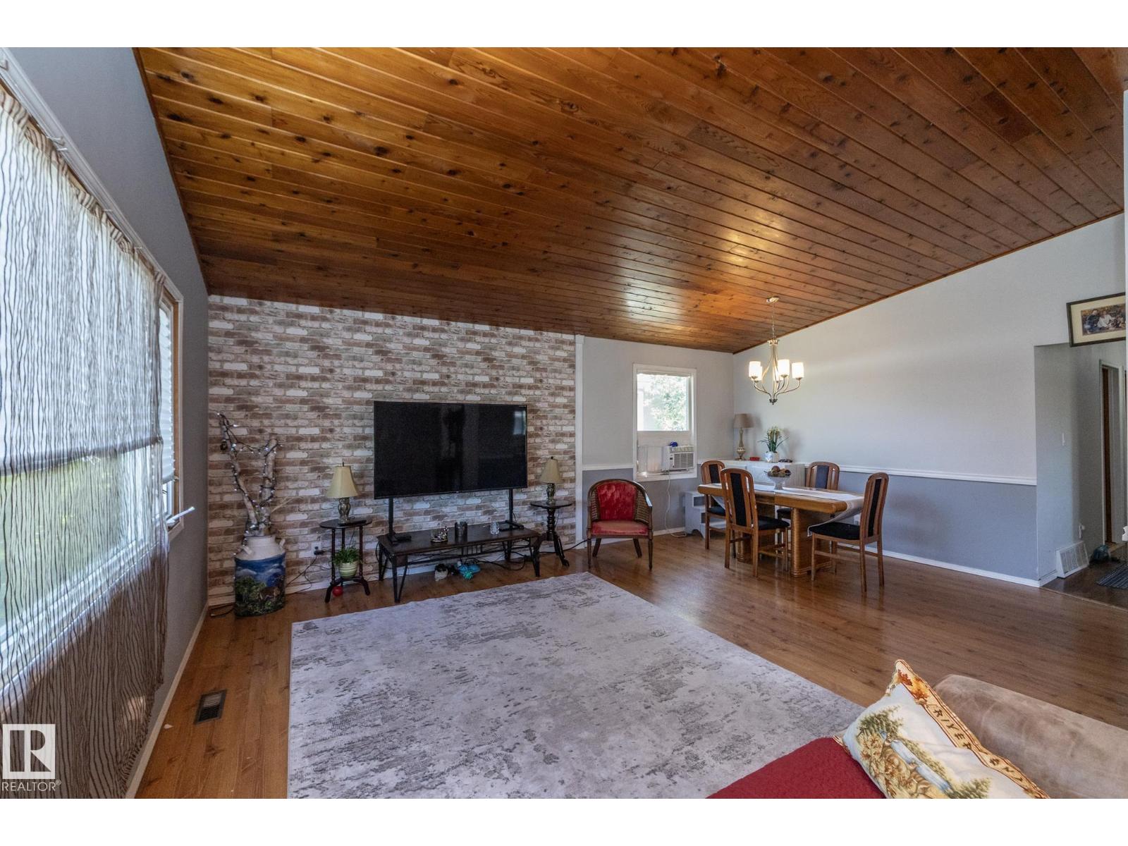 3608 44 St Property Photo 4