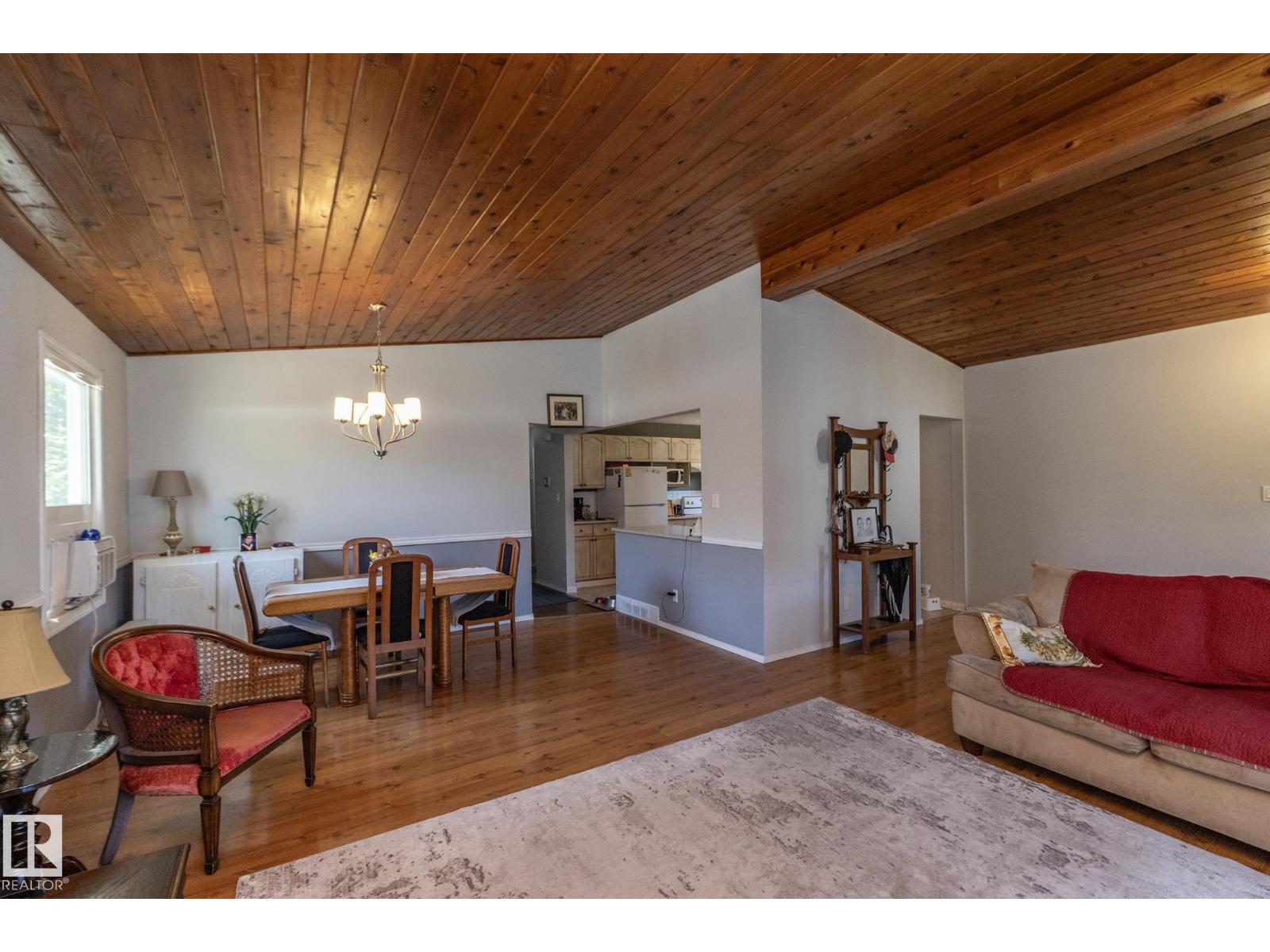 3608 44 St Property Photo 5