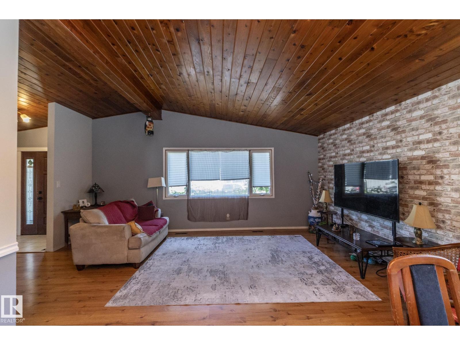 3608 44 St Property Photo 6