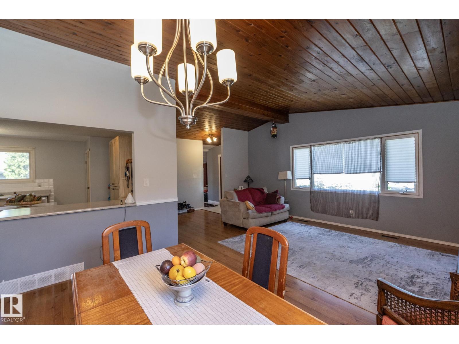 3608 44 St Property Photo 7