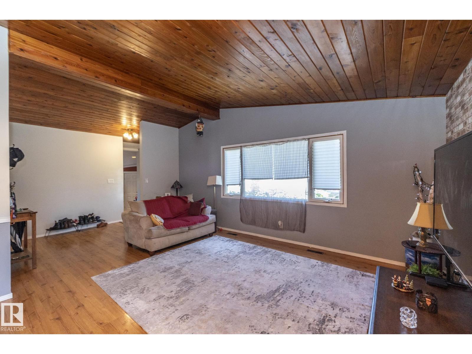 3608 44 St Property Photo 8