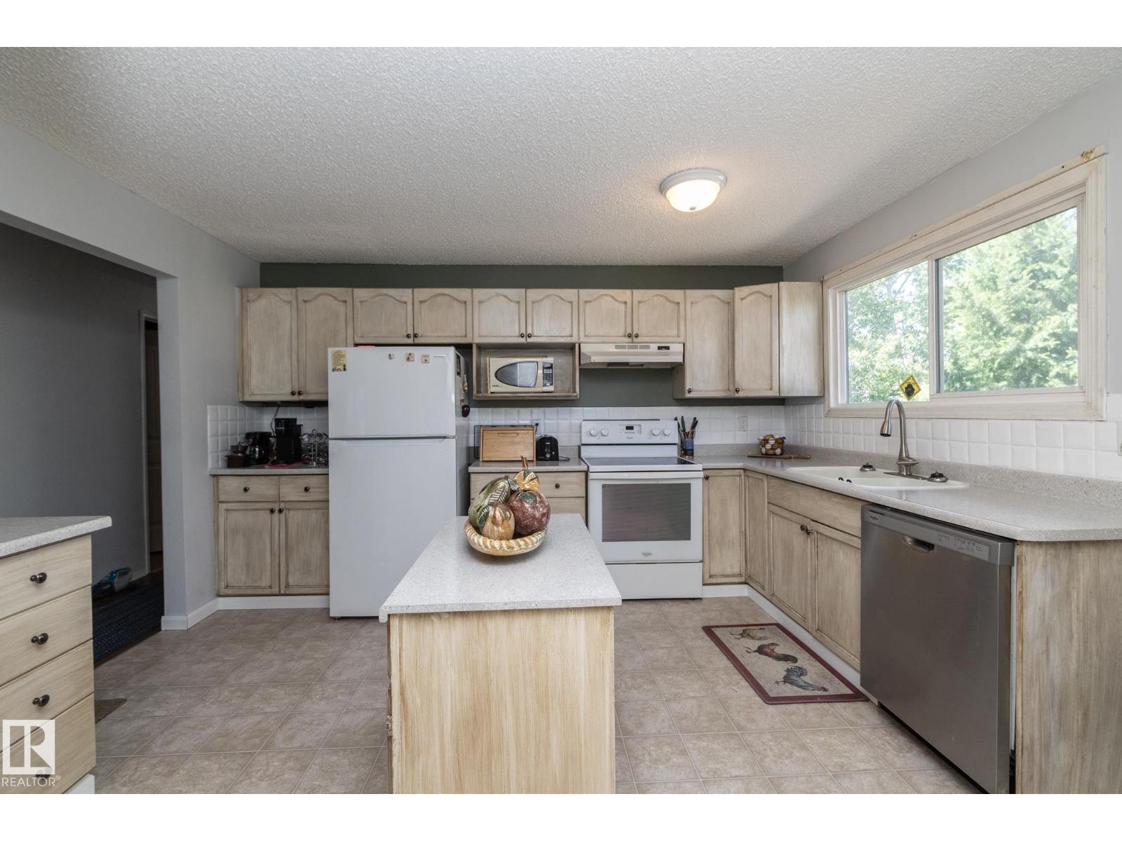 3608 44 St Property Photo 36