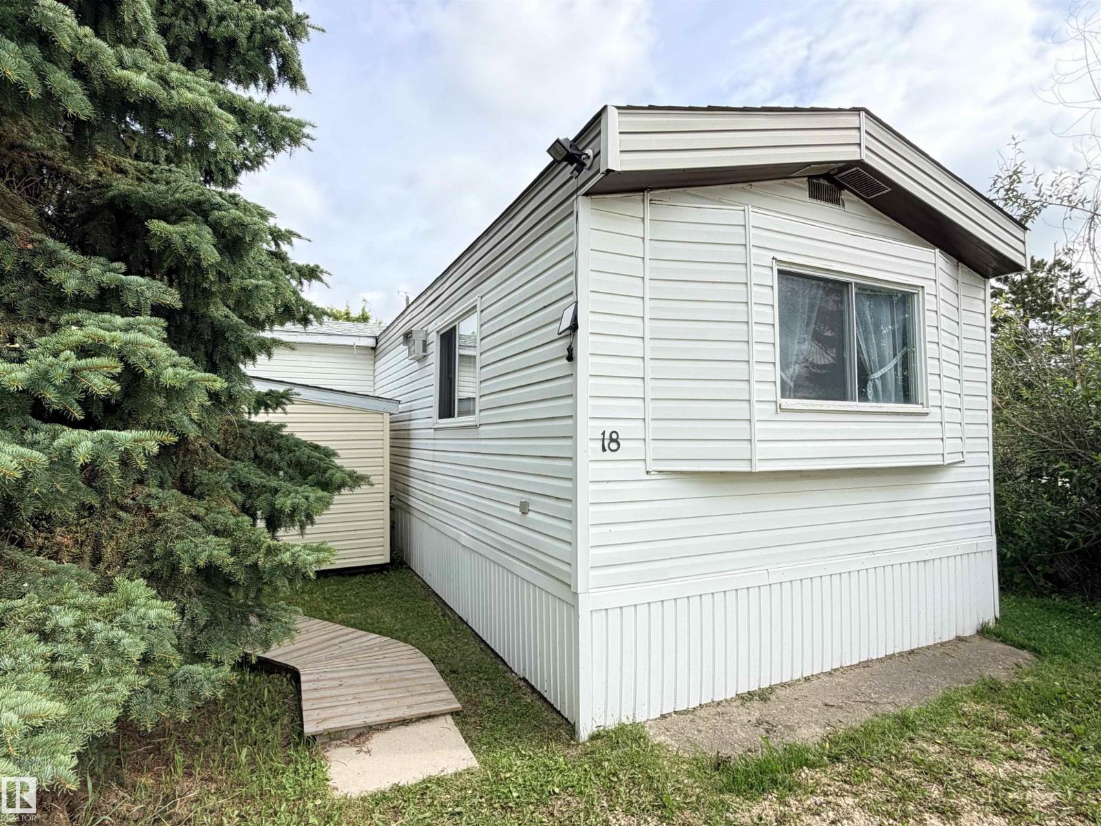#18 9501 104 Av Property Photo 1