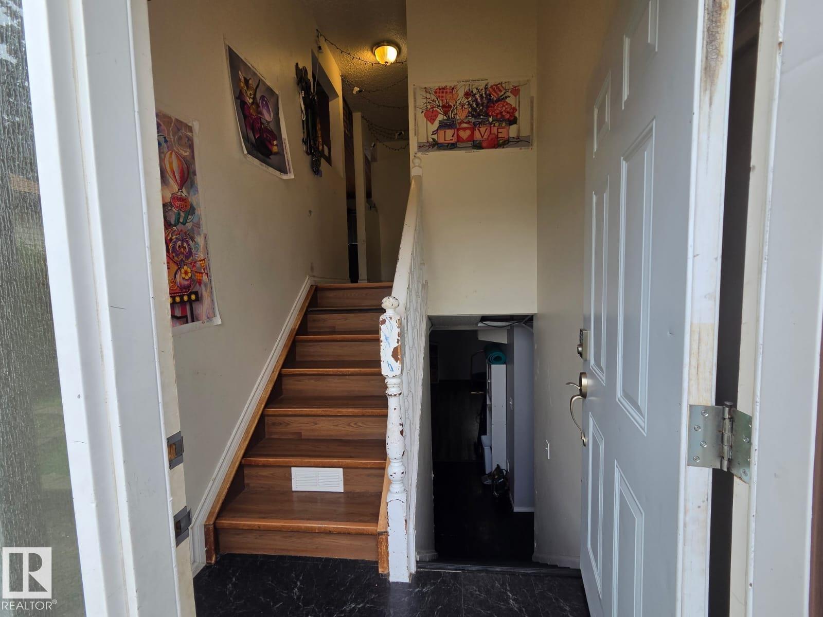 3511 28 Av Nw Property Photo 4
