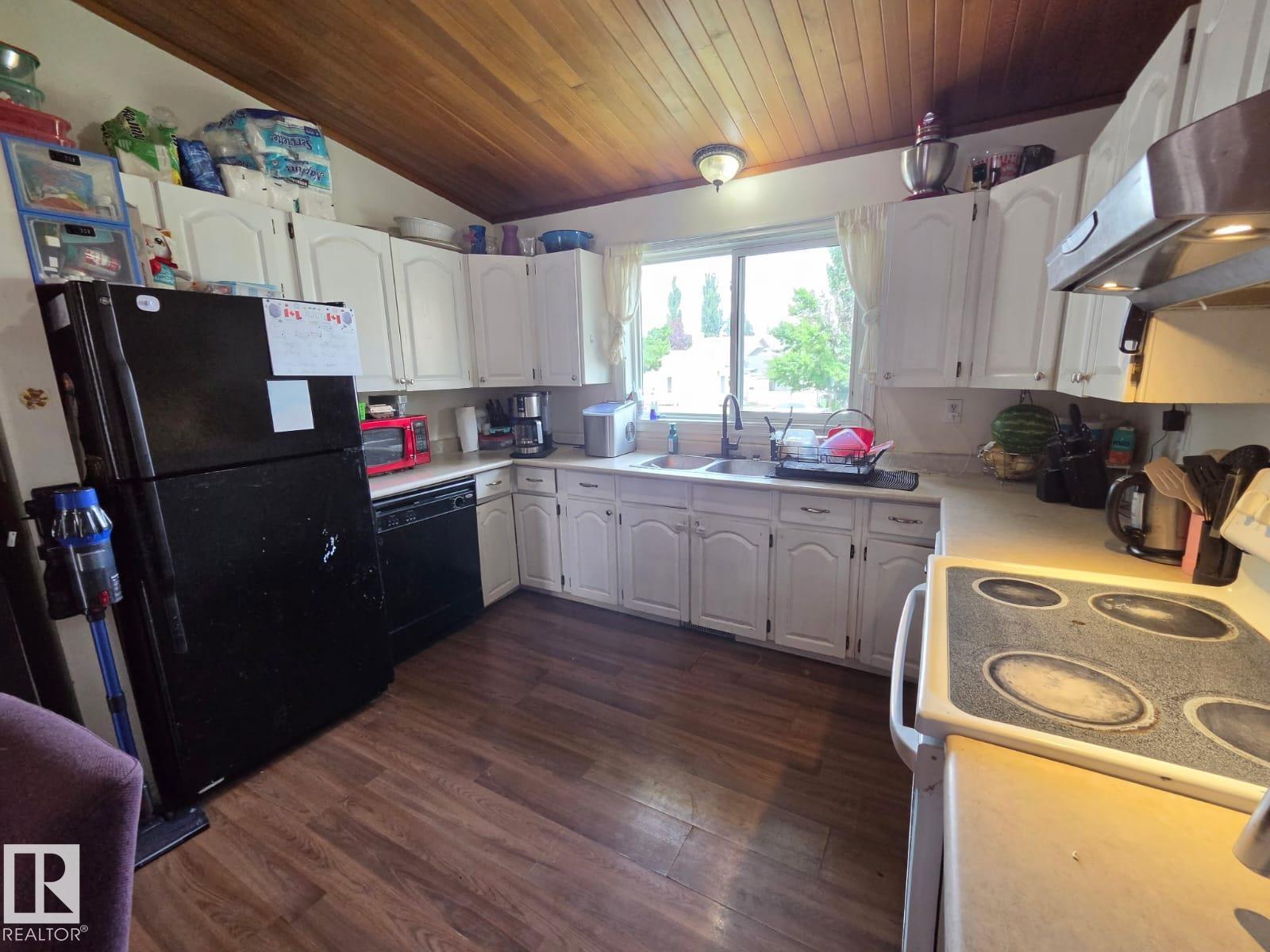 3511 28 Av Nw Property Photo 6