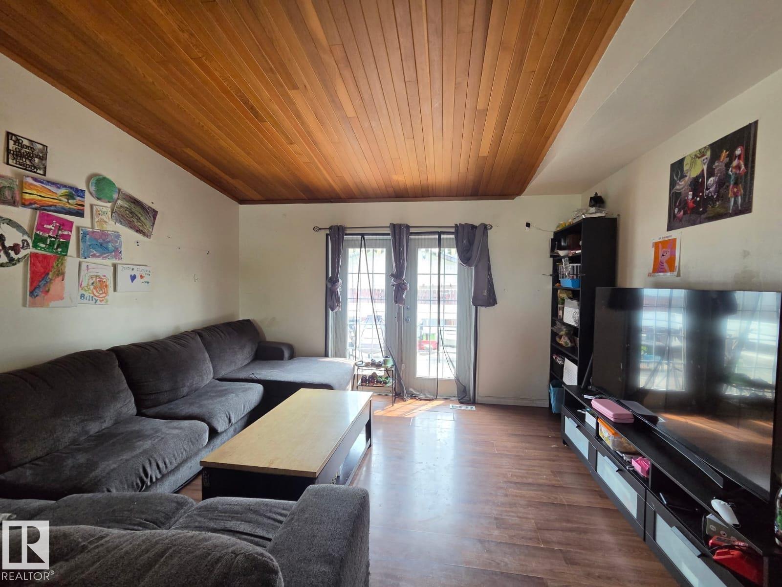 3511 28 Av Nw Property Photo 8