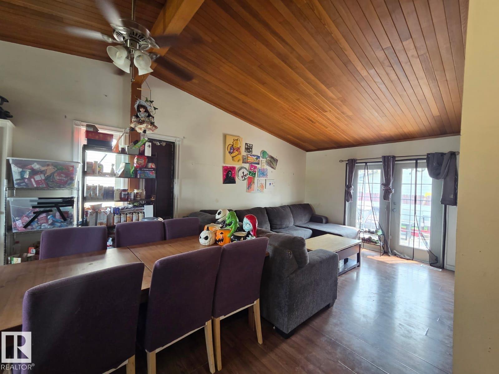 3511 28 Av Nw Property Photo 9