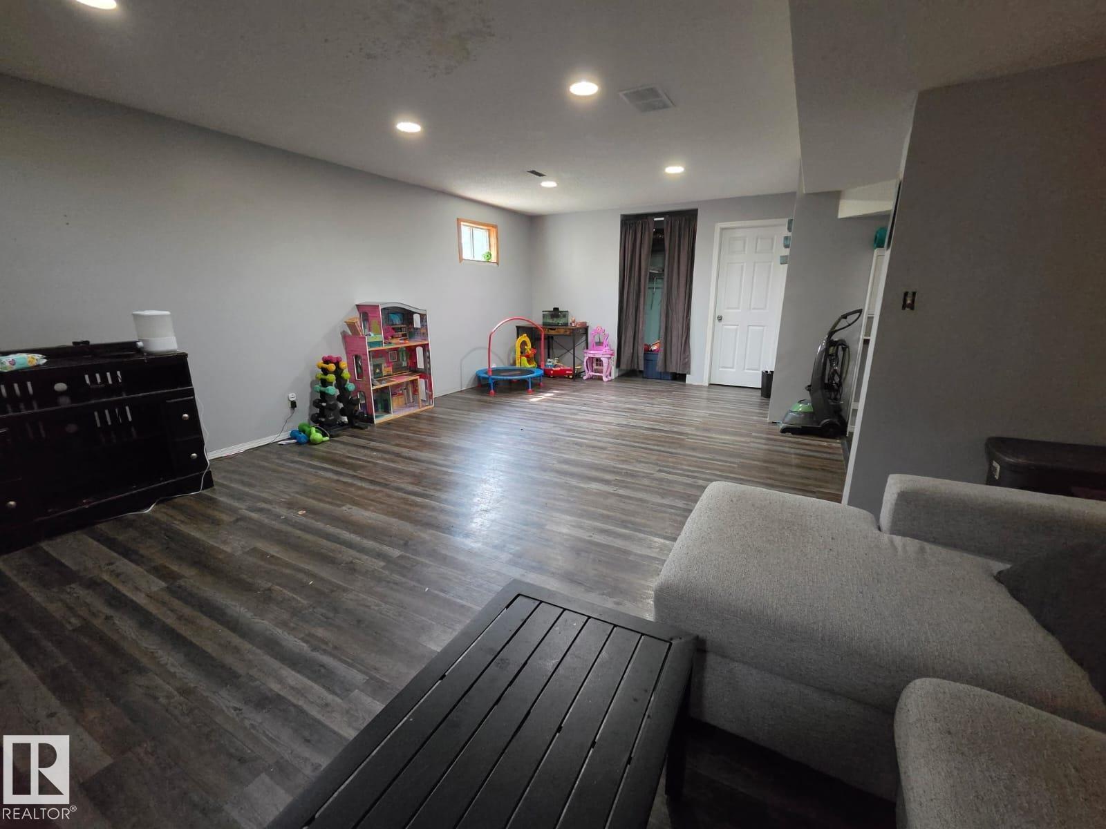 3511 28 Av Nw Property Photo 27