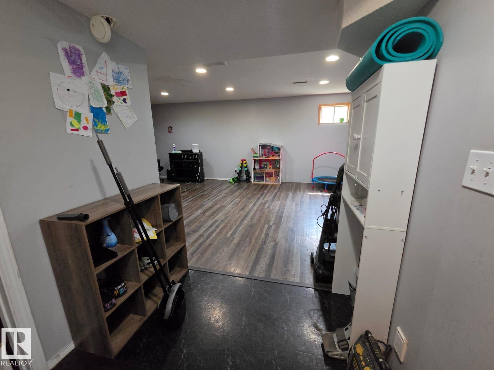 3511 28 Av Nw Property Photo 28